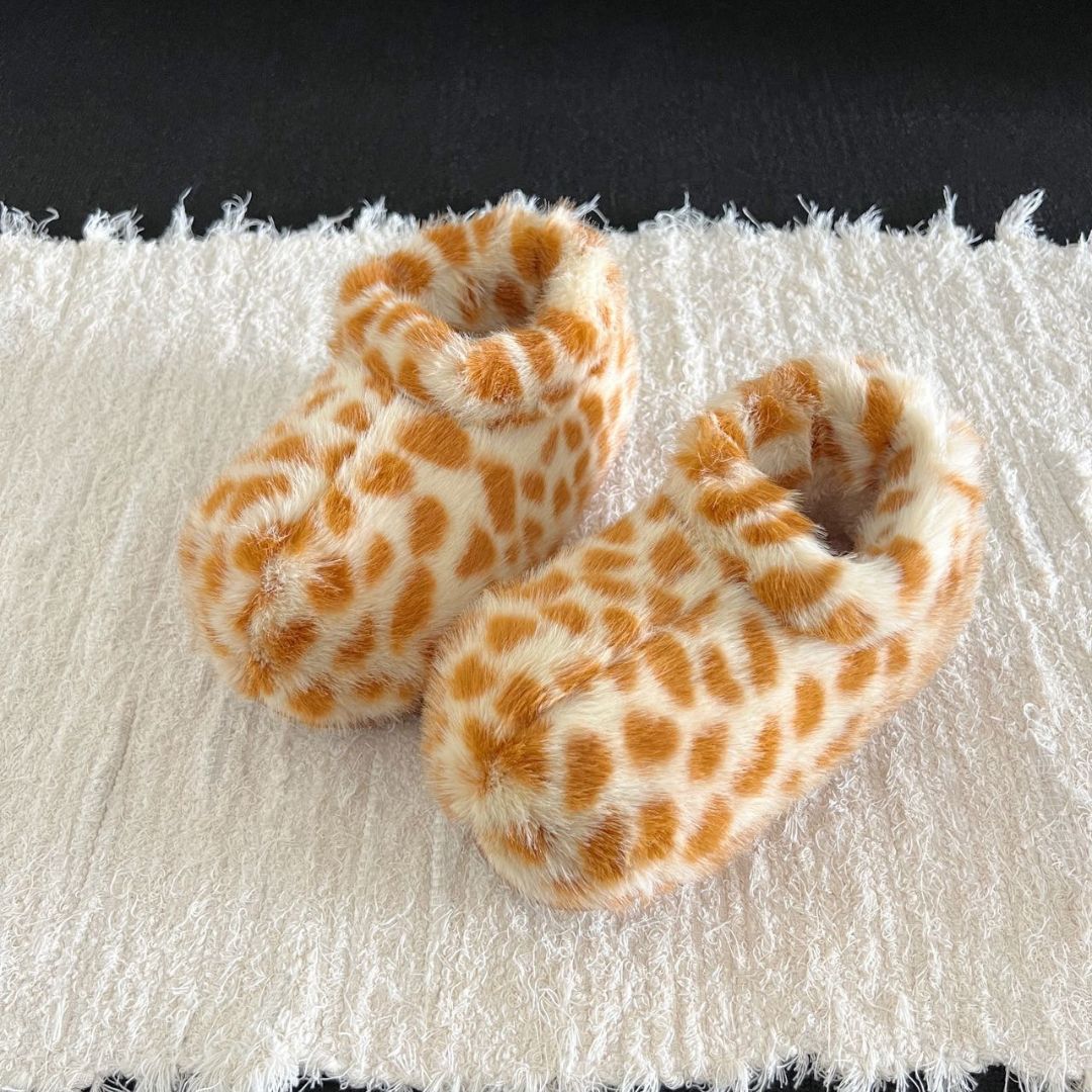 Giraffe Fuzzy Boots (Low cut)