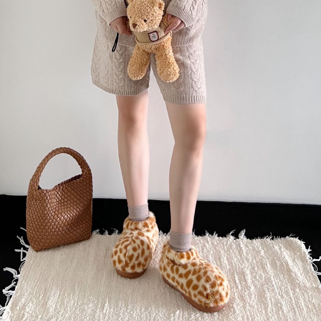 Giraffe Fuzzy Boots (Low cut)